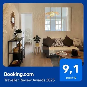 Aux Pieds Du Palais Des Papes. Appartement Avignon
